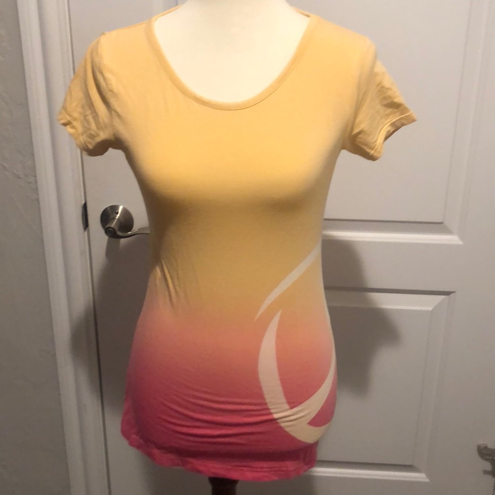 Know sunset peace sign shirt size small